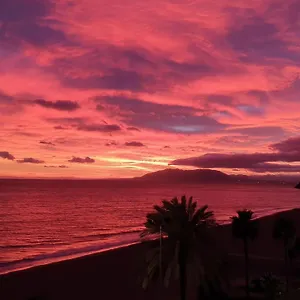 https://moderno-piso-centrico-frente-al-mar-con-gran-terraza.1costadelsol.com